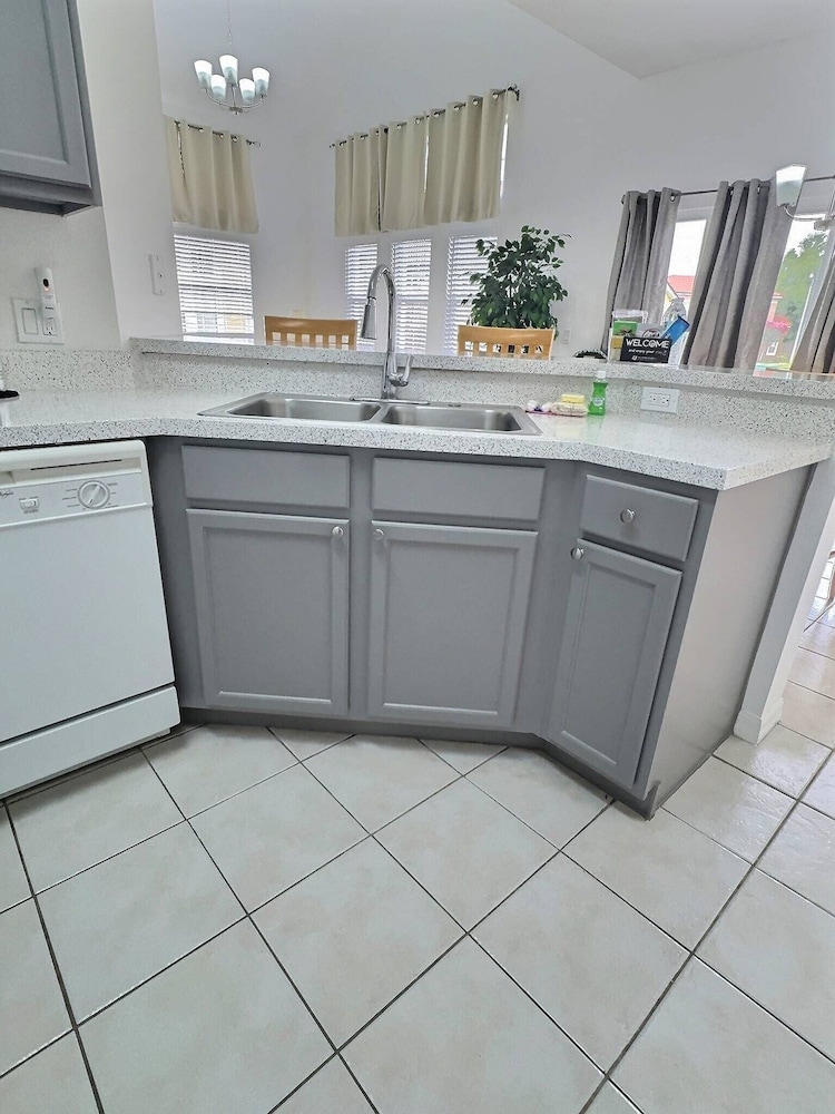 3BR Townhome Lake Berkley - Near Disney