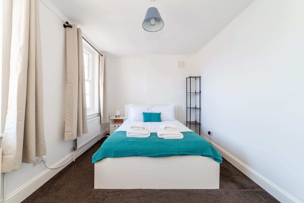 Period Victorian Abode In Idyllic Kings Cross