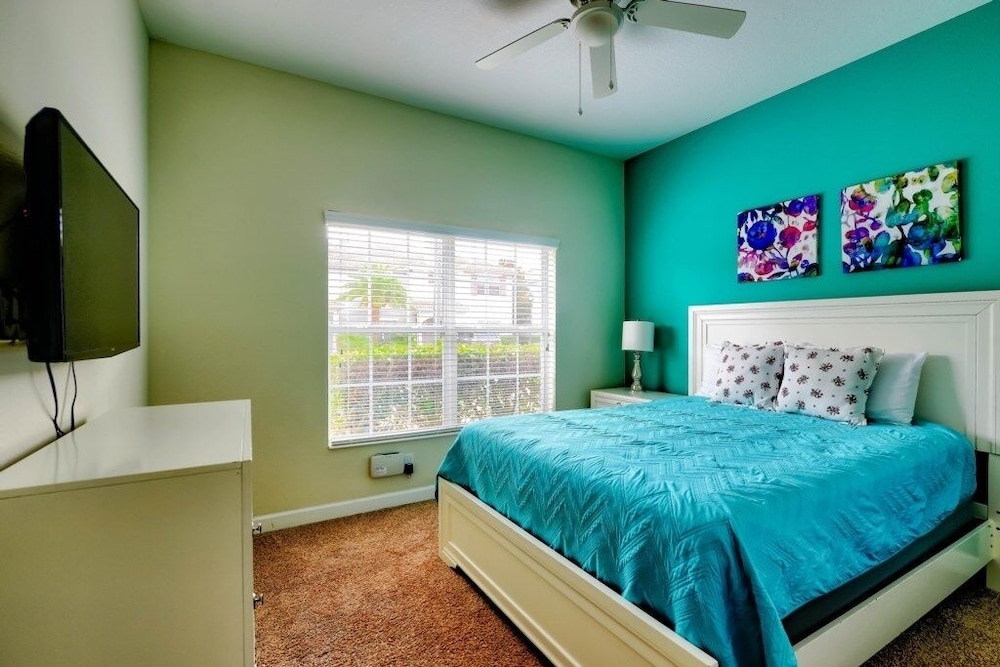 Bright & Cheery Vacation Villa-1638st 5 Bedroom Townhouse by RedAwning view 2