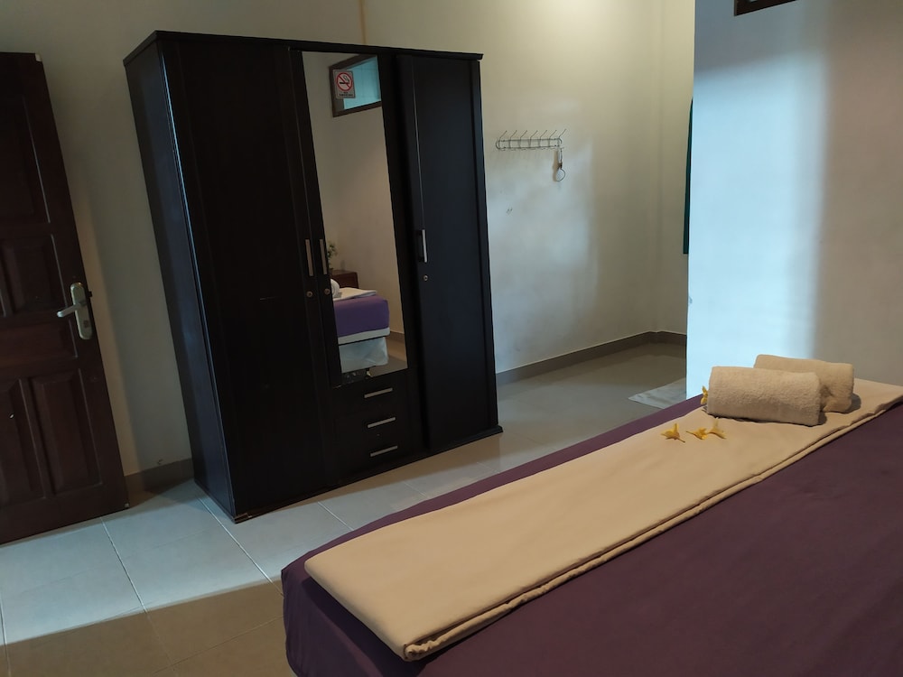 Twenty4Seven Bed & Breakfast - Hostel