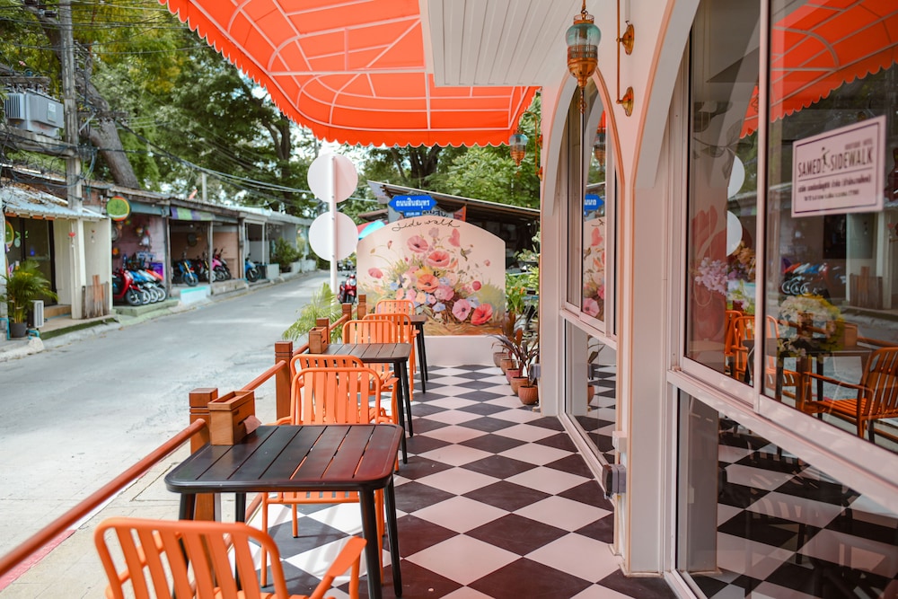 Side Walk Boutique Hotel