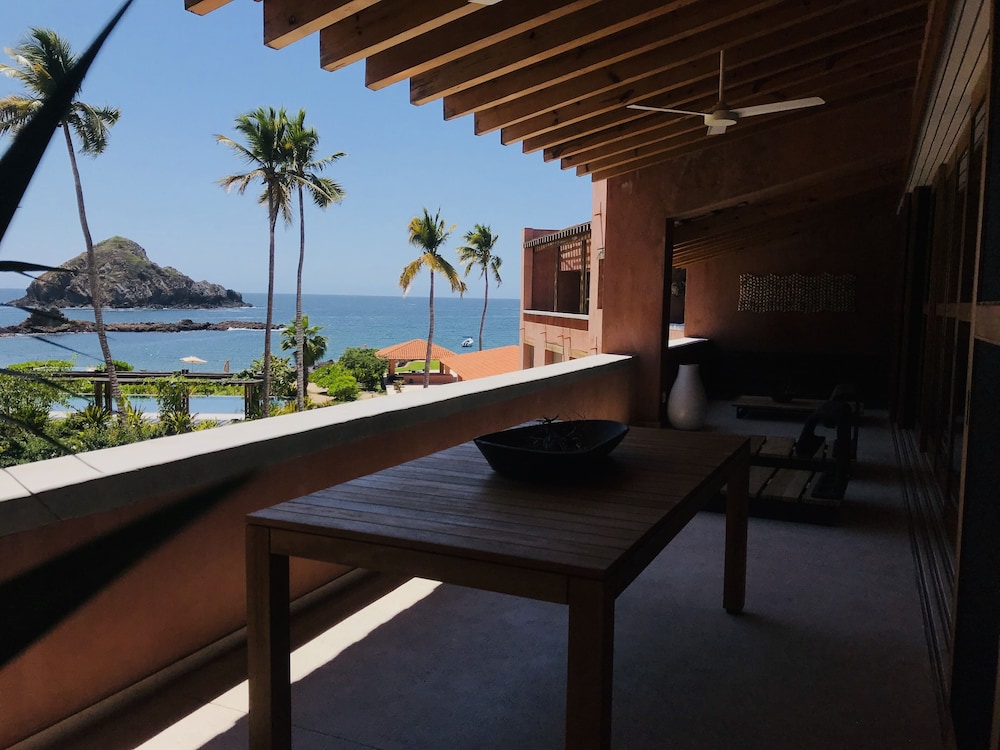 El Careyes Club & Residences