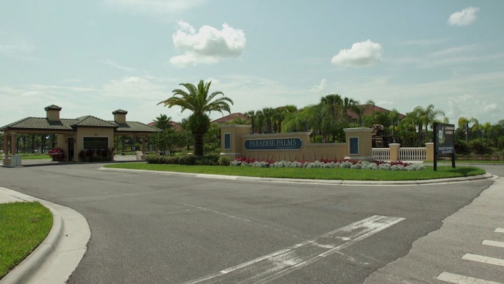 Paradise Palms 8975 - Image 1