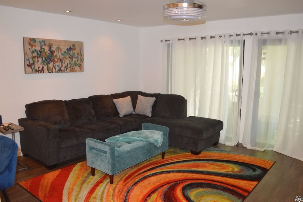2BD Ground Floor Condo in Gated Gardens Pool Spa