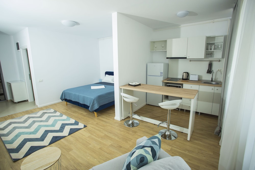 Acomodoro Residence view 4