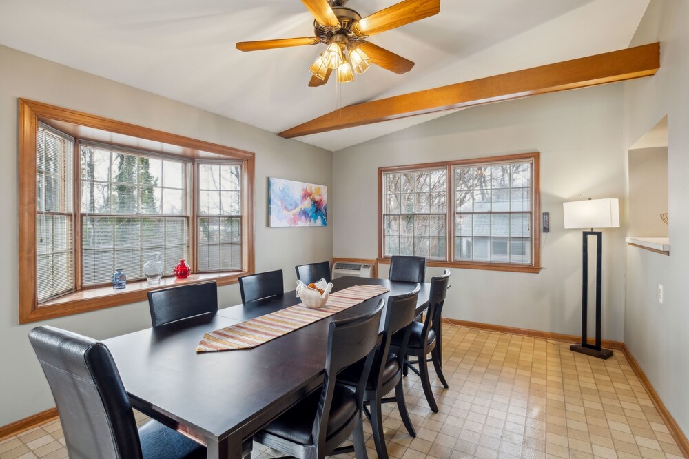 Uline Hospitality 4 Bedroom Home