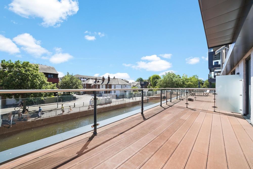 Kennet House Superior Serviced Apartment