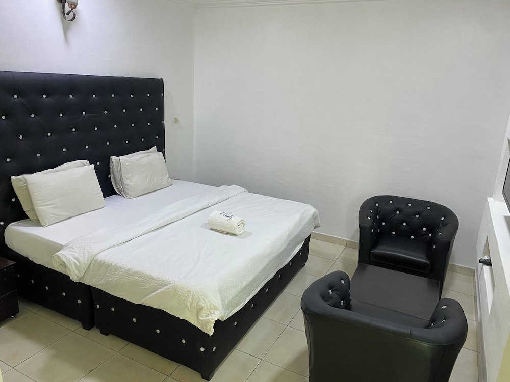Chrisolik Hotel