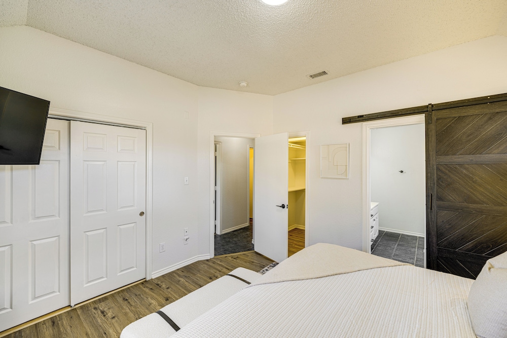 1/2 Mi to Frisco Commons! Family Getaway w/ Patio