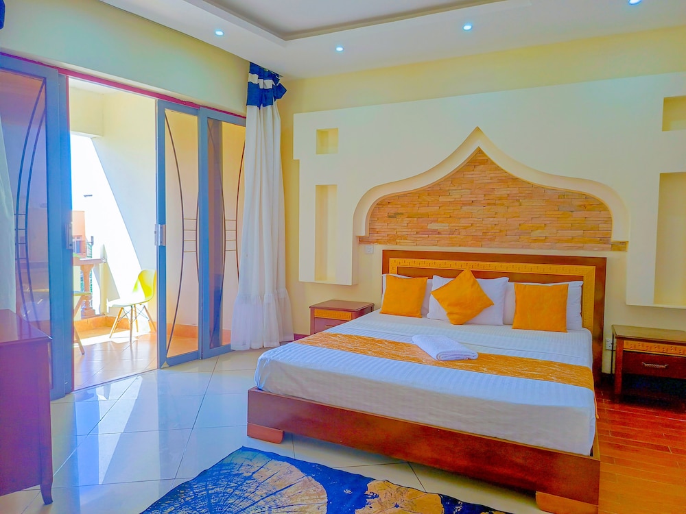 Ishara Beachfront Homes And Suites view 4