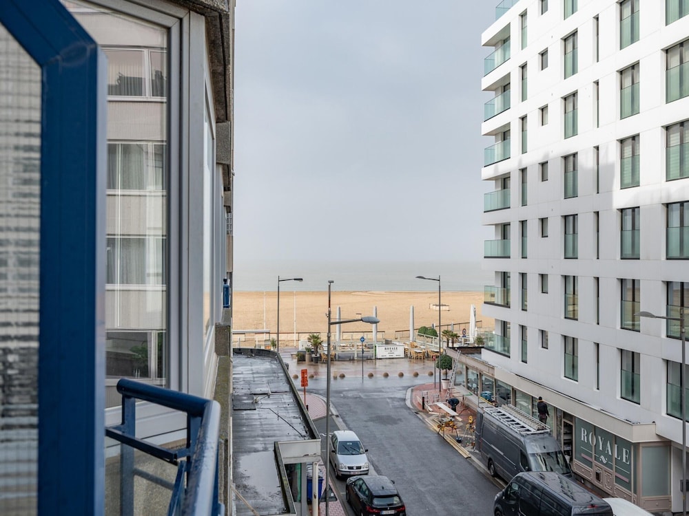 Apartment in Knokke Near Zeedijk Beach