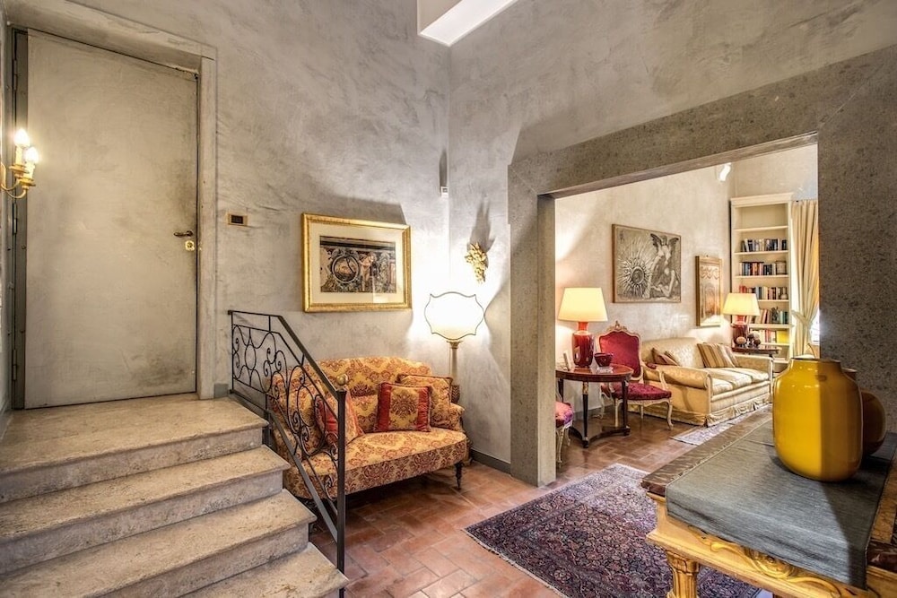Wonderful Apartment With Balcony In Piazza Margana