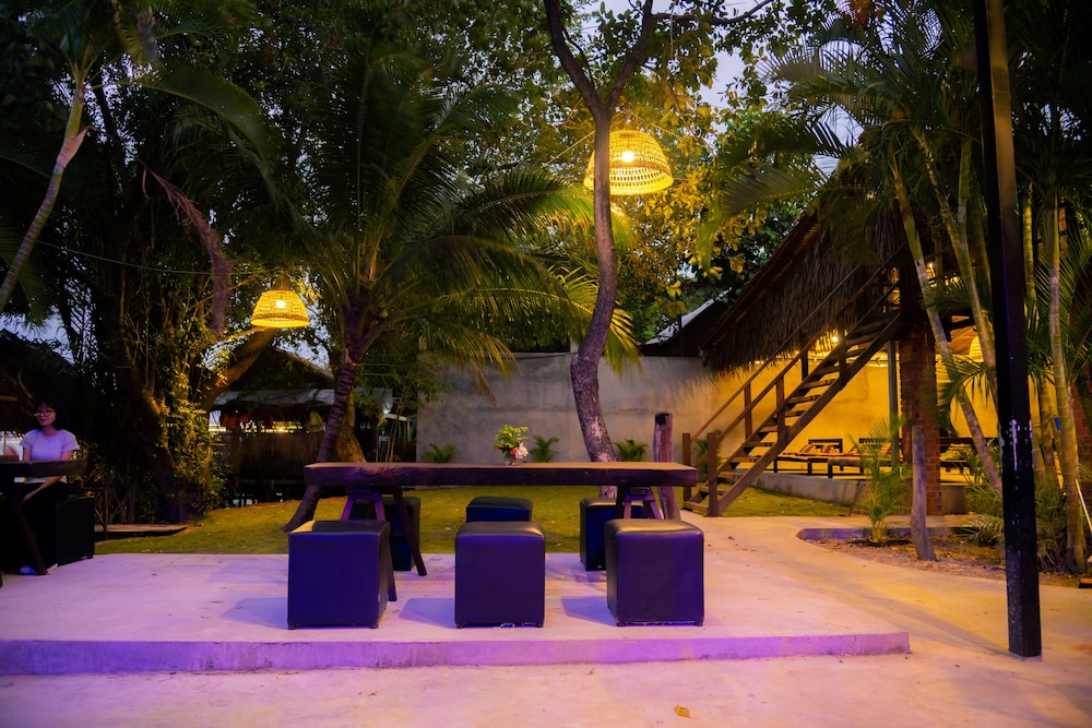 River Nest Hostel
