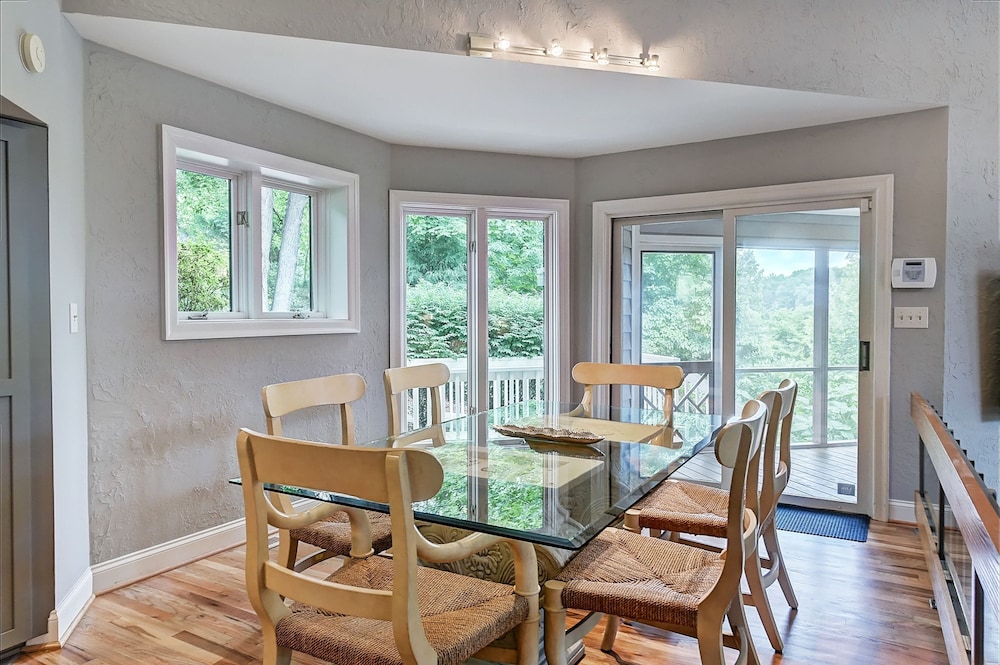 Butler Bliss by Avantstay Private Dock Views