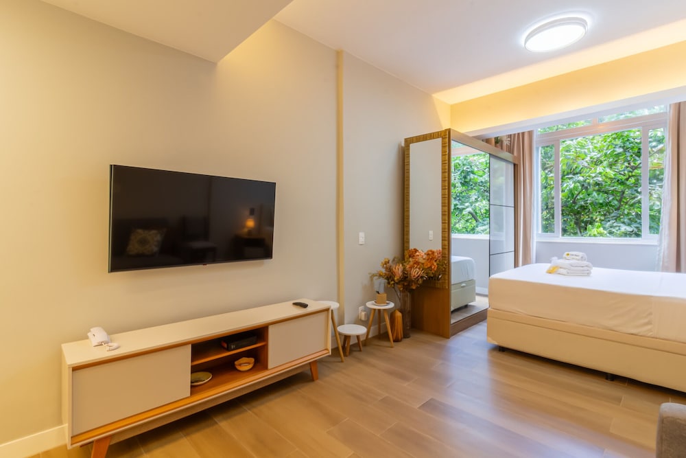 Loft With Soundproof Windows 5-minute Walk to the Beach Nsc304