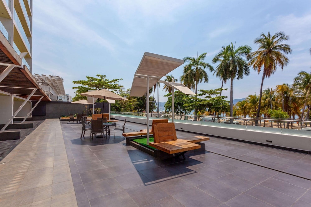 Ramada by Wyndham Acapulco Hotel  Suites - Property Image 7