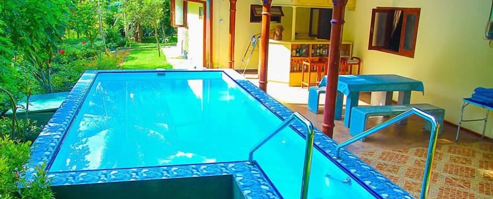 Graten Tea Garden Holiday Bungalow
