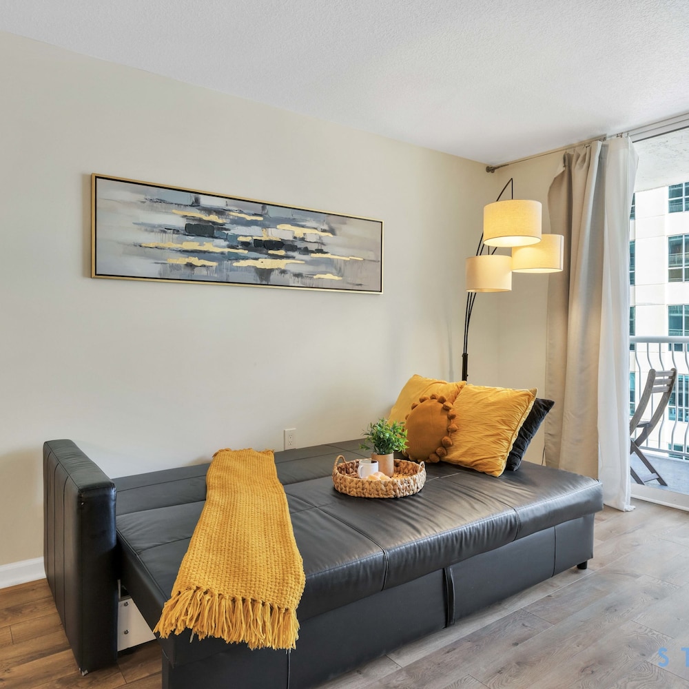 Modern 1-br Condo in Upscale Brickell Locale