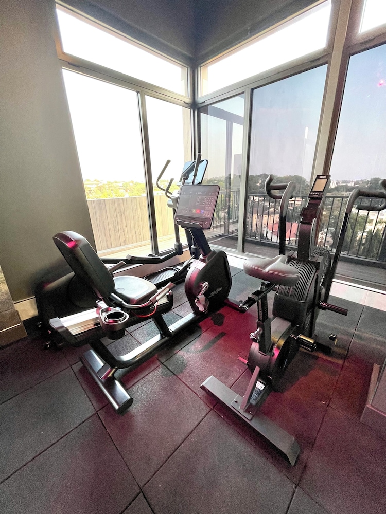 Elite Luxury Suites at Diamond in City