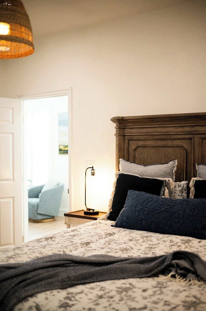 Cozy Retreat Near Downtown Perfect for Families