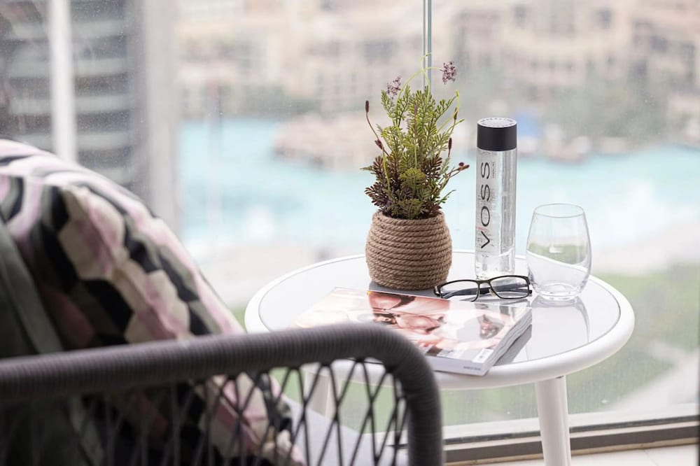 Burj Crown Lux Apartment by Dubai Mall