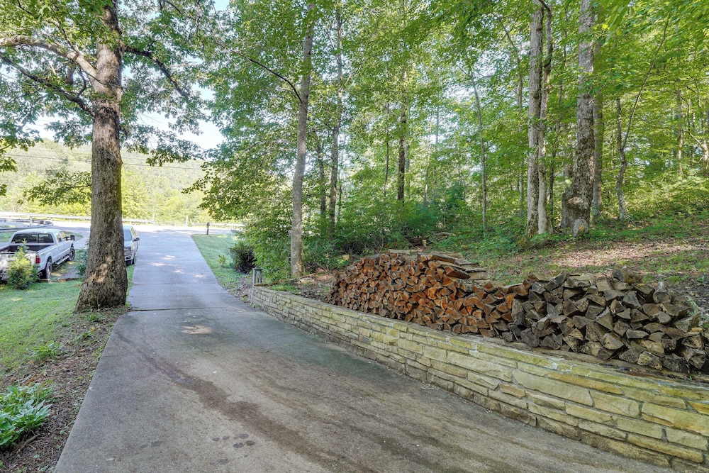 Hiwassee River Gem w/ Huge Decks: Great for Groups