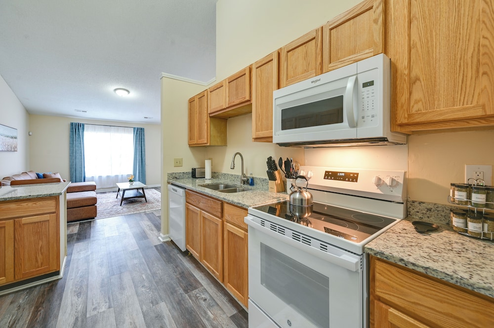 Pirate Game Day Base: Greenville Home Near Campus!
