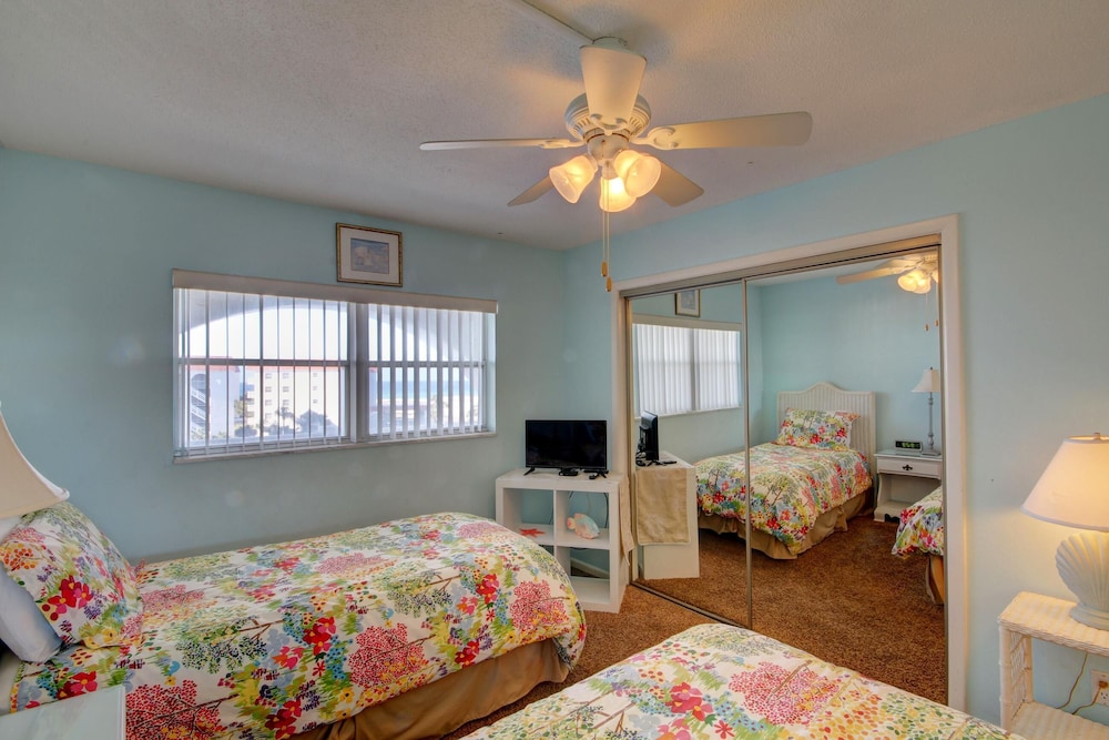 568 El Matador 2 Bedroom Condo by Redawning