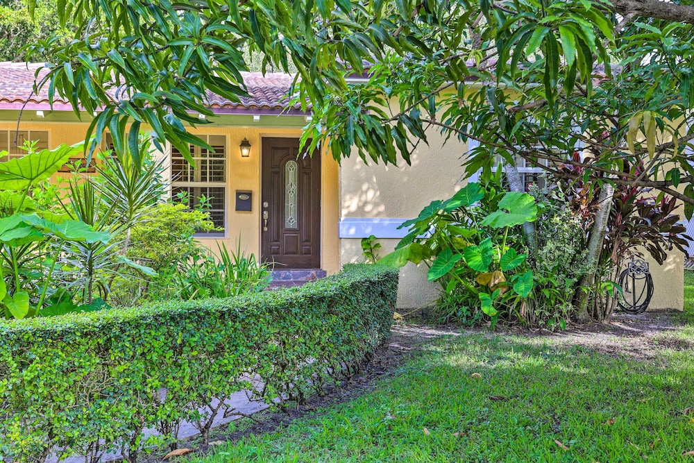 Biscayne Park Vacation Rental w/ Yard! view 3