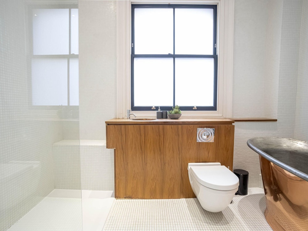Liverpool St Three Bedroom Home Near Tube Station