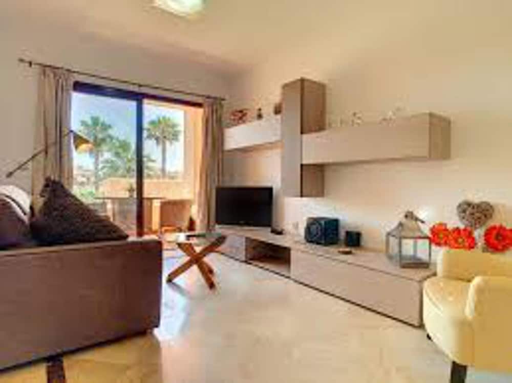 Cozy Seaside Apartment in Los Alcazares