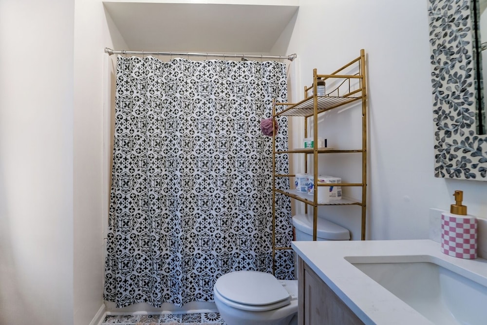 Central 4BR Historic Gem Near Colleges
