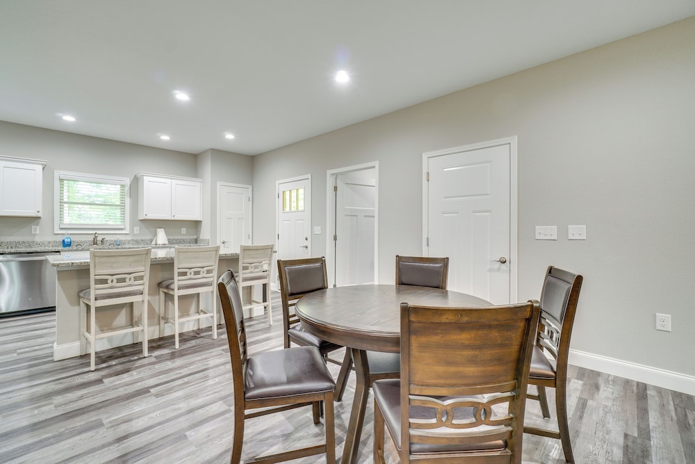 1 Mi to Dtwn Crossville: Spacious Home w/ Patio!