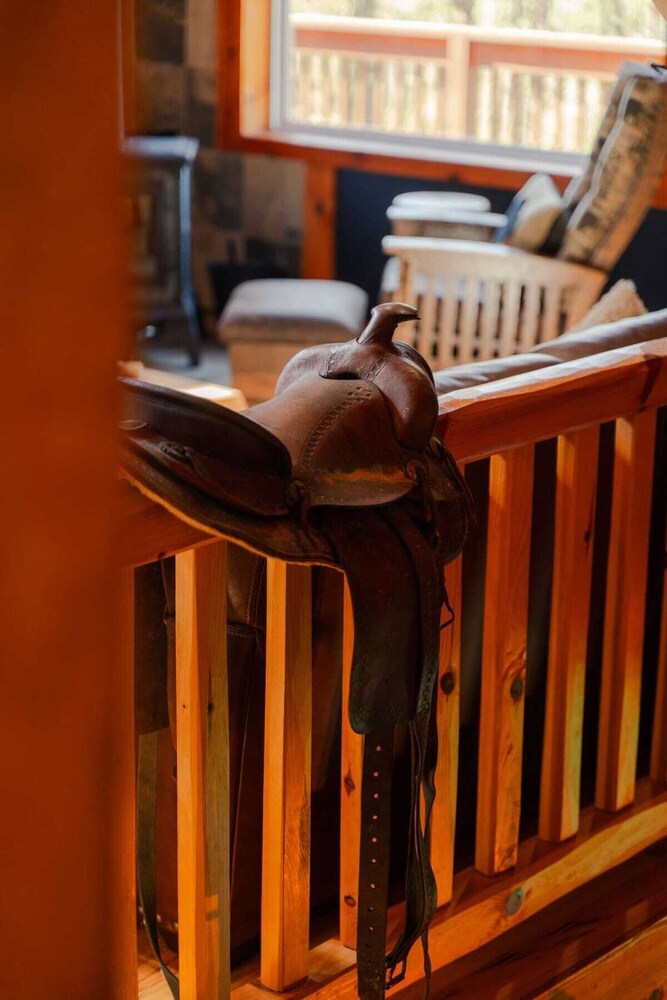 Cozy Cabin With Hot Tub - Near all in Hocking Hills