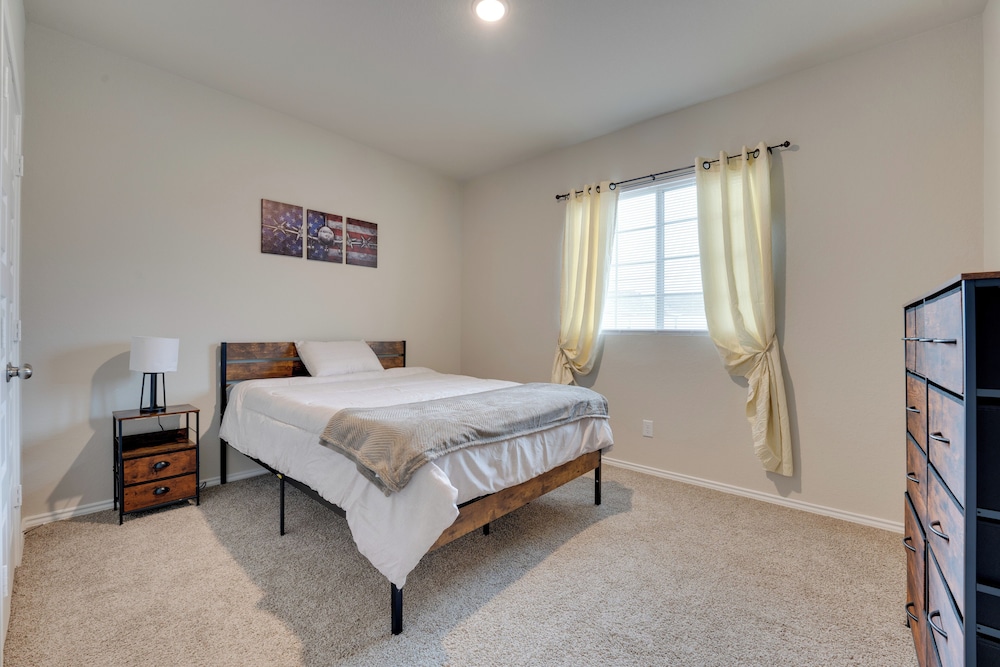 6 Mi to Lackland Afb: Hot Tub, Pool & Game Room!