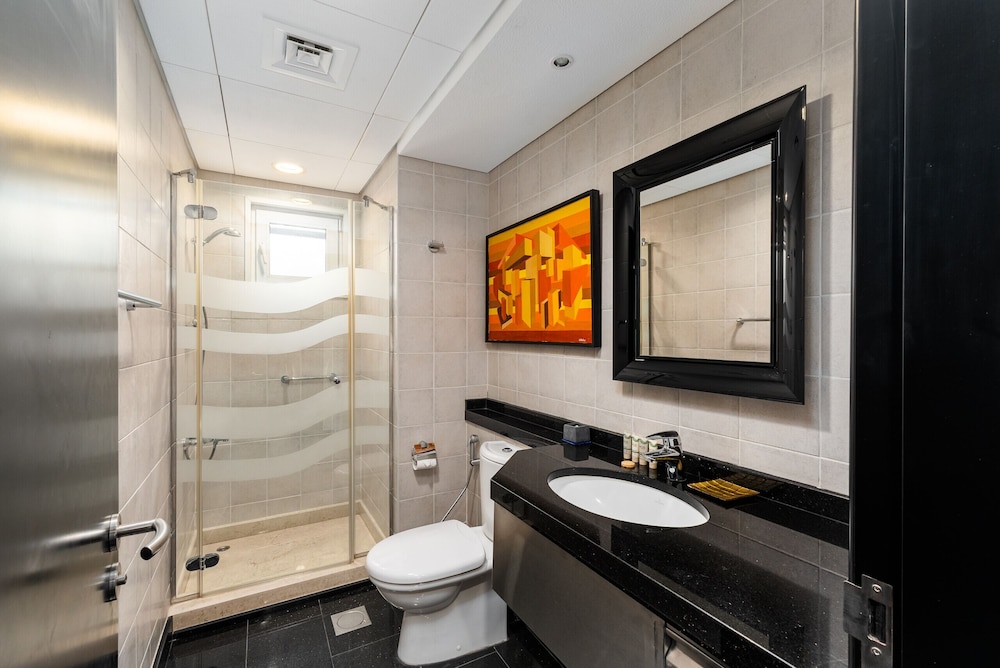 Artsy 4BR DIP Villa w Community Pool Gym