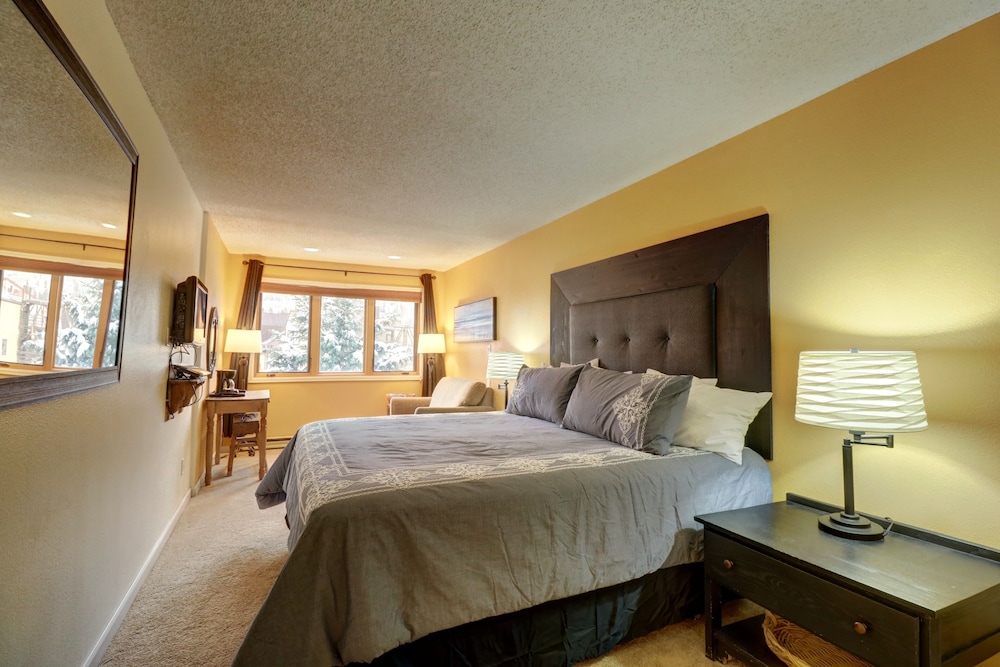 Fp209 Fox Pine Inn 1 Bedroom Condo by RedAwning view 2