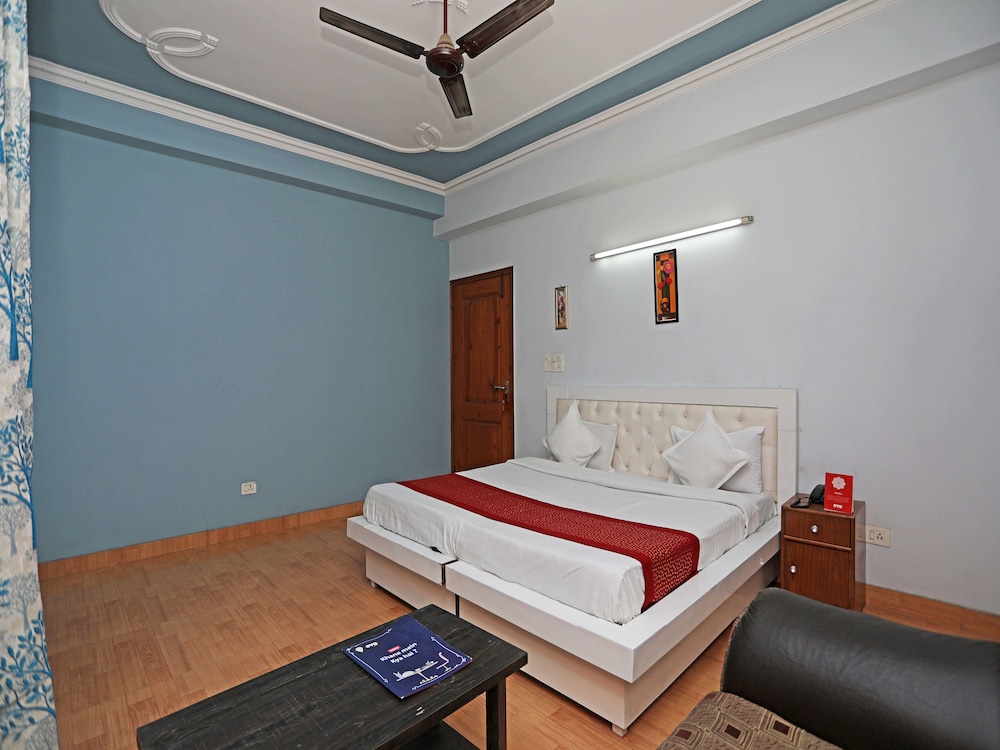 OYO 12502 City Hotel