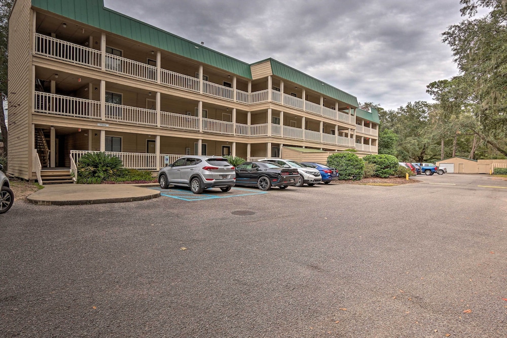 Steps to Beach & Pool Area: Hilton Head Condo