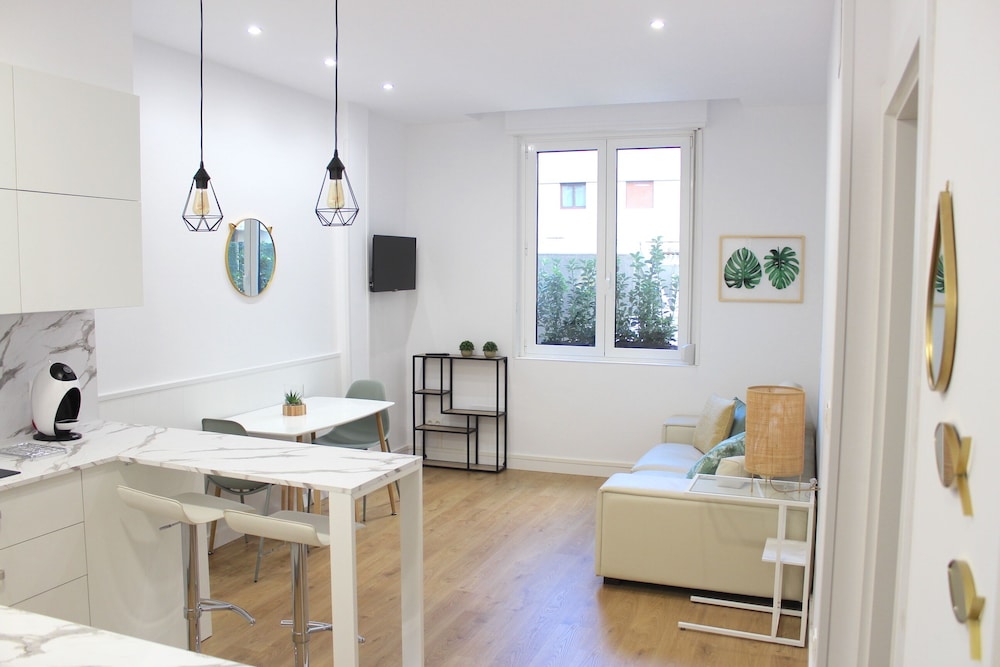 CENTRAL APARTMENT NEAR THE SEA - by SanSebastianApartments.es