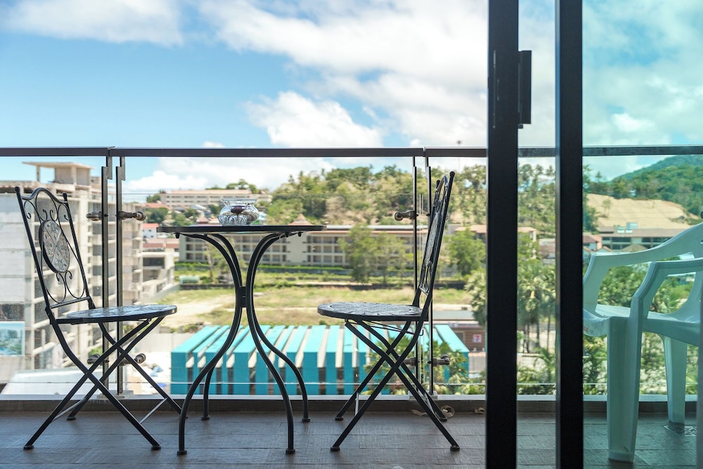 1BR Near Kata Beach Kids Pool C184