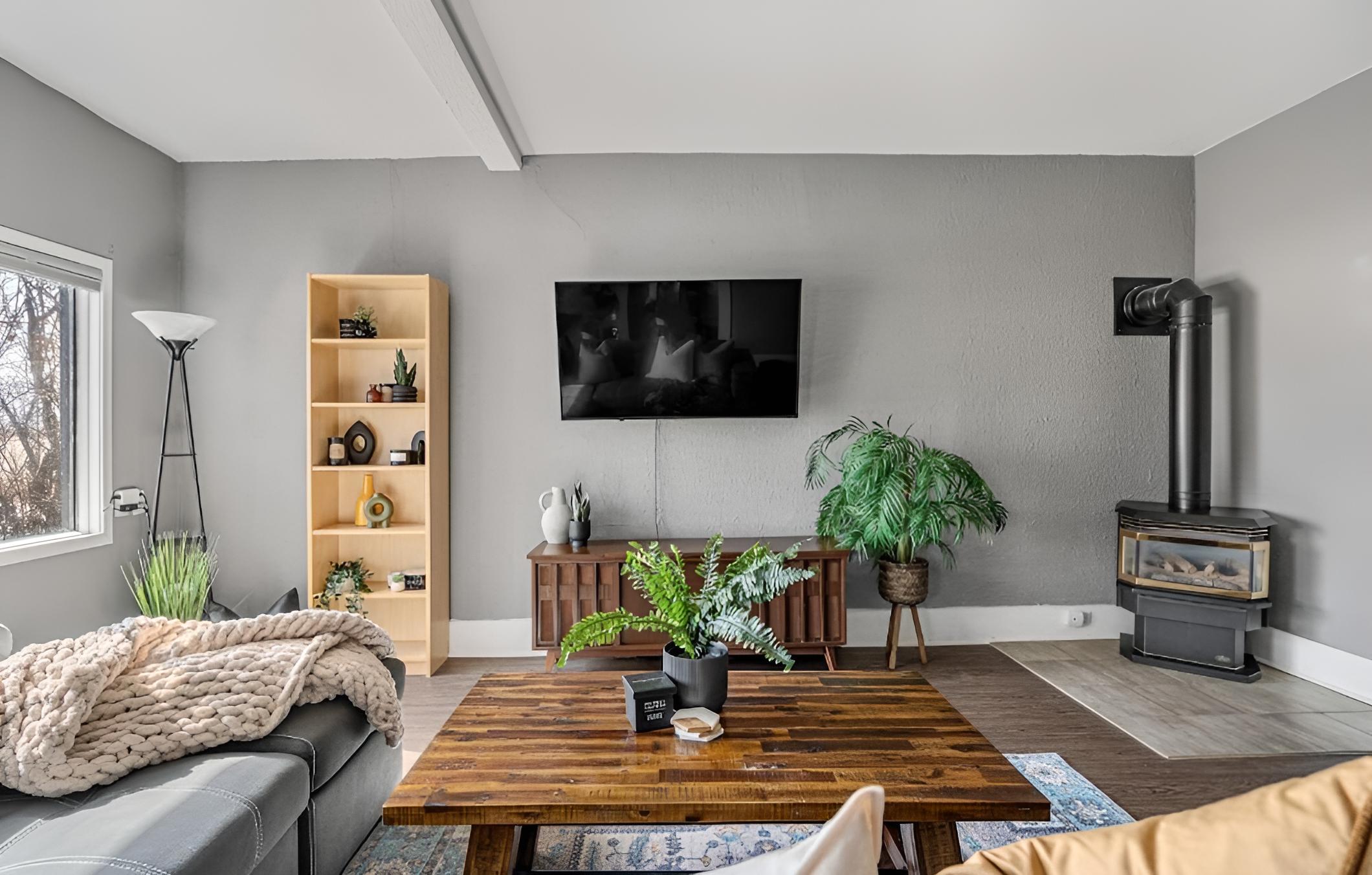 Adventure Nest I No Service Fees I Pool Table I TV