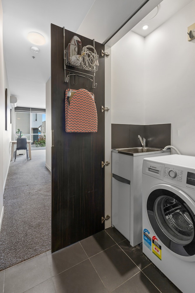 Fitzroy North 1-bed With Balcony by Edinburgh Park