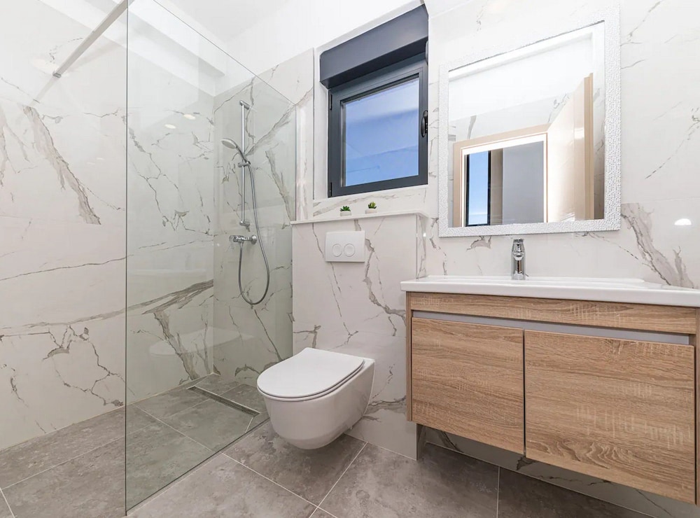 Luxurious Sanctuary Villa Primorski Dolac With Pool