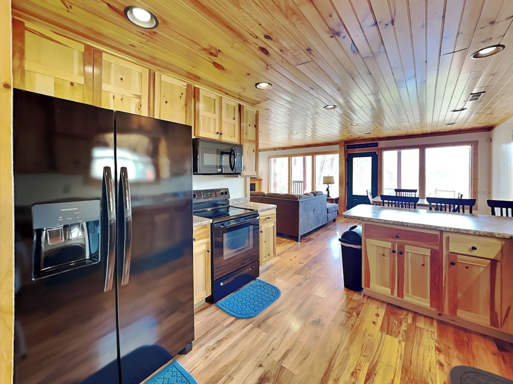 Honey Bear Hideaway by Jackson Mountain Rentals