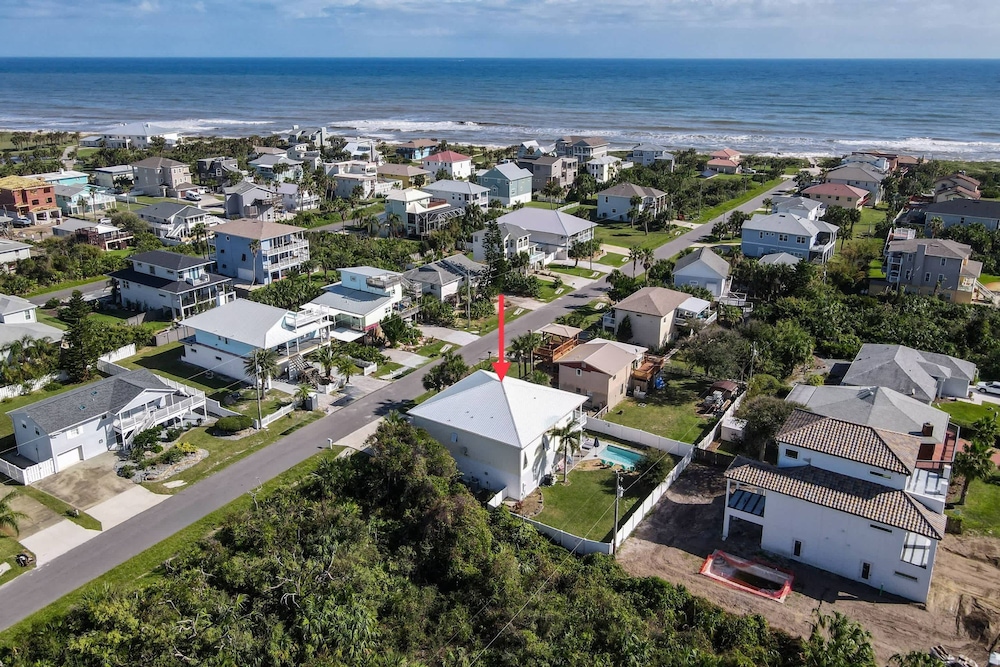 Perfect Beach House 2min Walk With Heated Pool and Hot Tub 4 bed 3 Bath With Pet Friendly