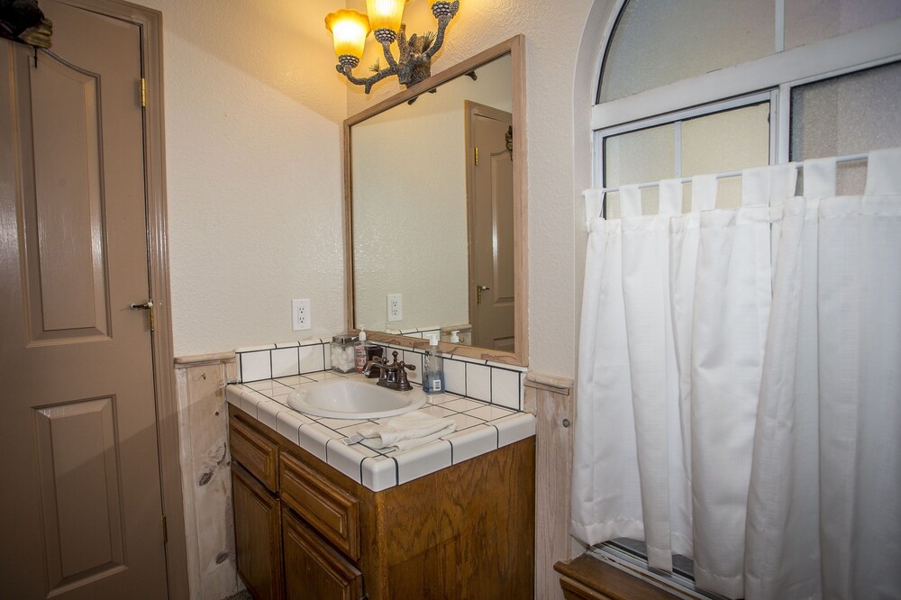 Majestic Pines 3 Bedroom Apts by RedAwning