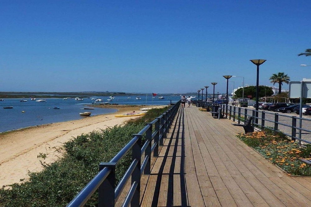 Beautiful 2-bed Apt in Cabanas de Tavira Cabrs view 5