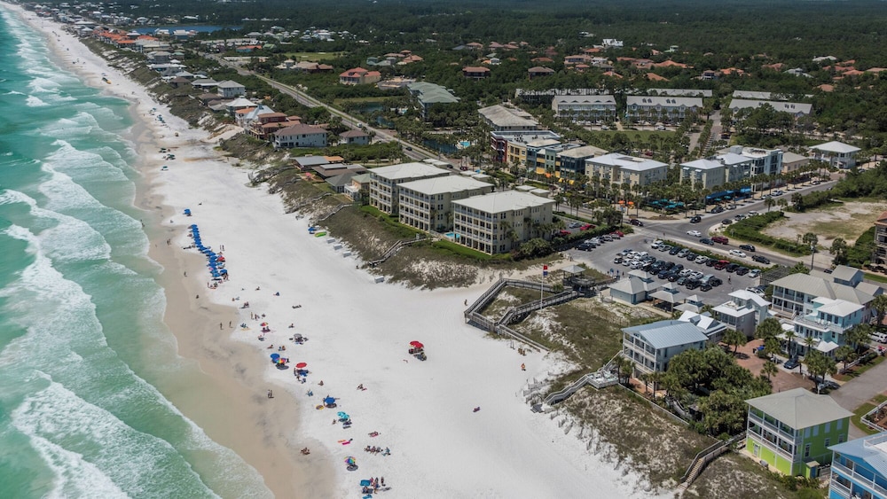 4BR Beachfront Home With Hot tub & Private Beach Access!
