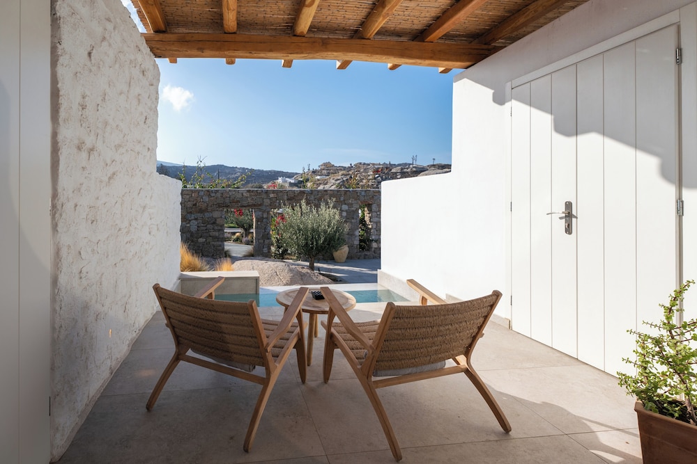 Oliving Mykonos Luxury Suites